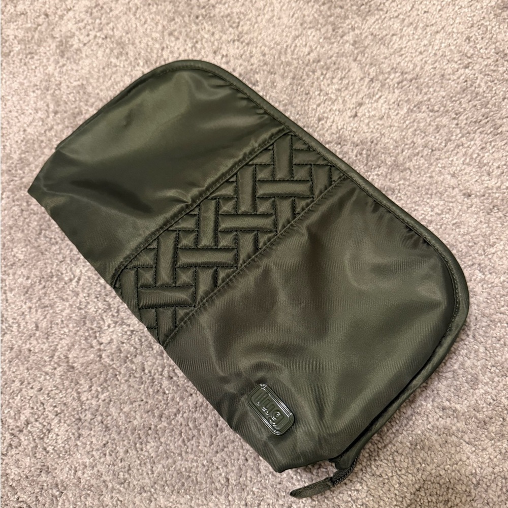 Lug. Flash cosmetic case. Olive green.